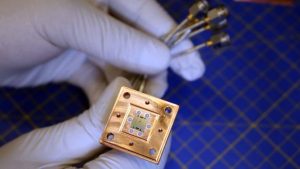 Sistemas de enfriamiento avanzados para chips cuánticos